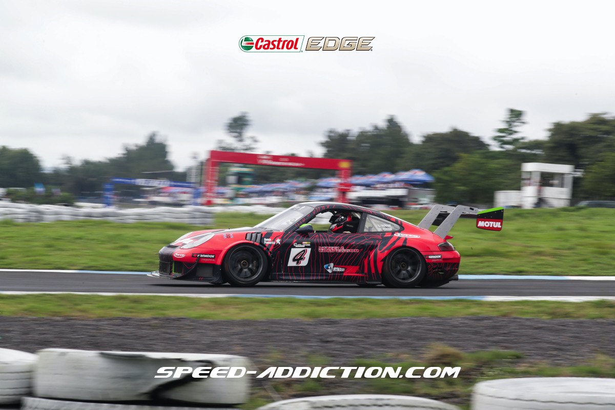 07 Mauricio Roque fue otro de los guatemaltecos participantes en su Porsche