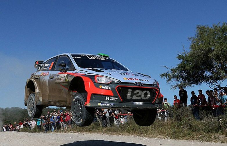 Hyden Paddon y Hyundai vuelan en el Rally de Argentina