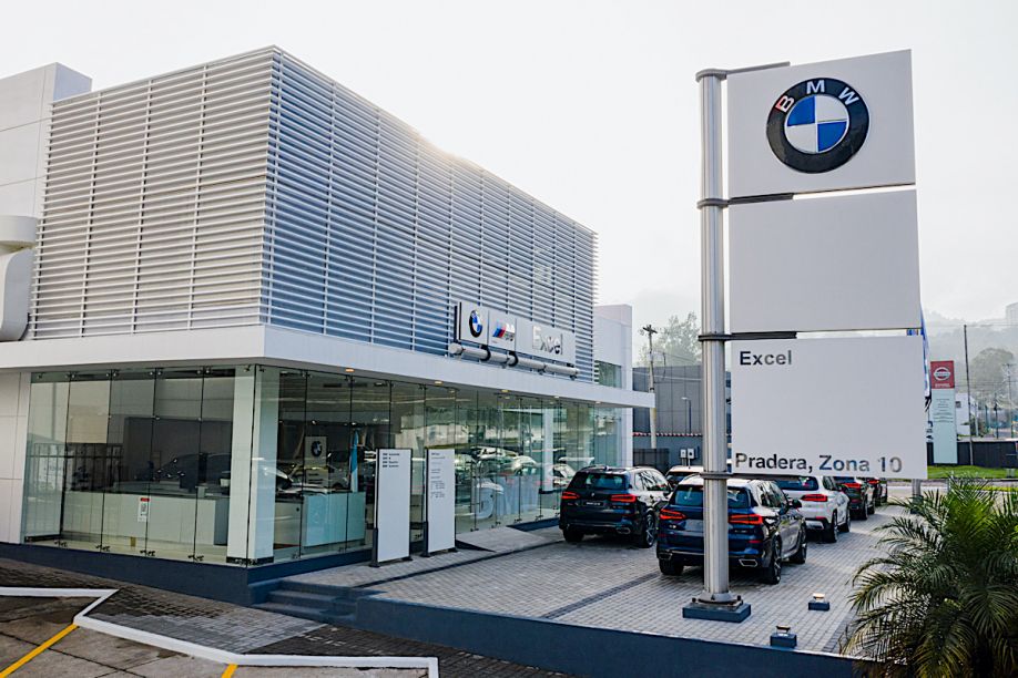 Excel inaugura el Showroom más grande de BMW en Guatemala