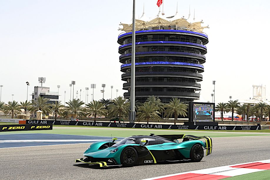 Aston Martin Valkyrie vuela y emociona a los aficionados en Bahrein