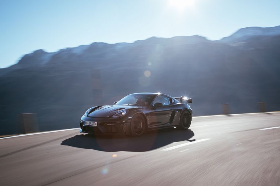 El nuevo Porsche 718 Cayman GT4 RS brilla en la fase final de pruebas