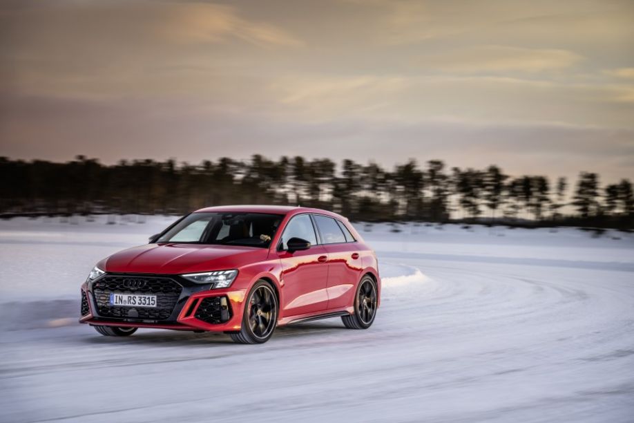 Audi RS 3: bailando sobre la nieve