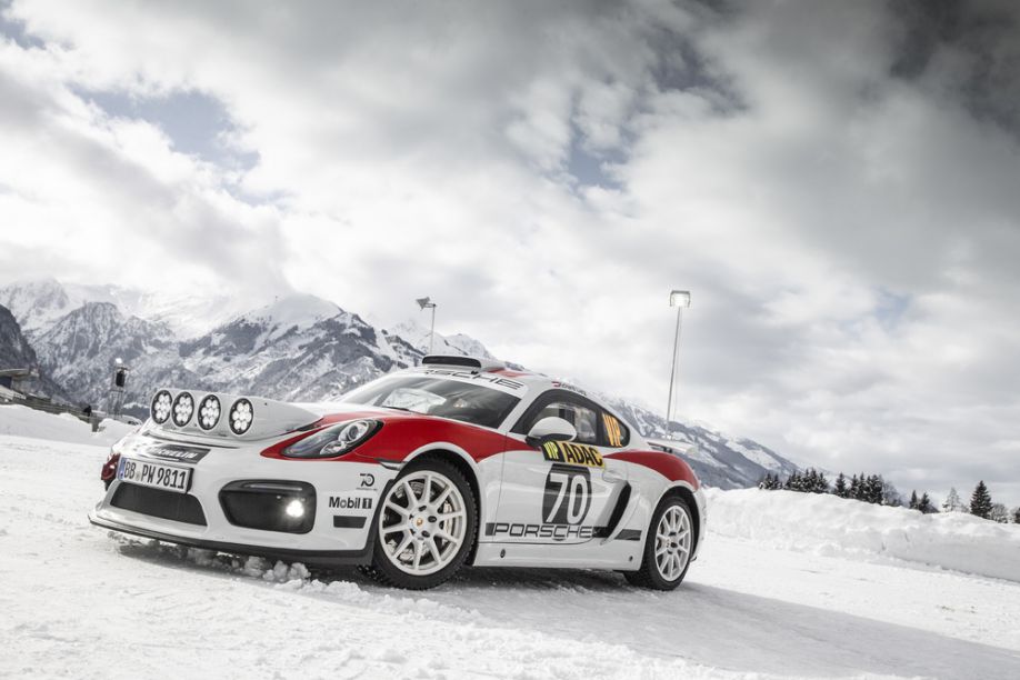 El Porsche Cayman GT4 se prepara para competir en el Mundial de Rally