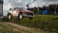 Kris Meeke, de Citroen, celebra en el Rally de Portugal