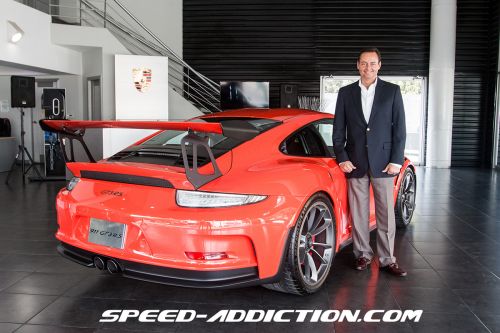 Miguel Castañeda presentó el nuevo GT3 RS en Guatemala.