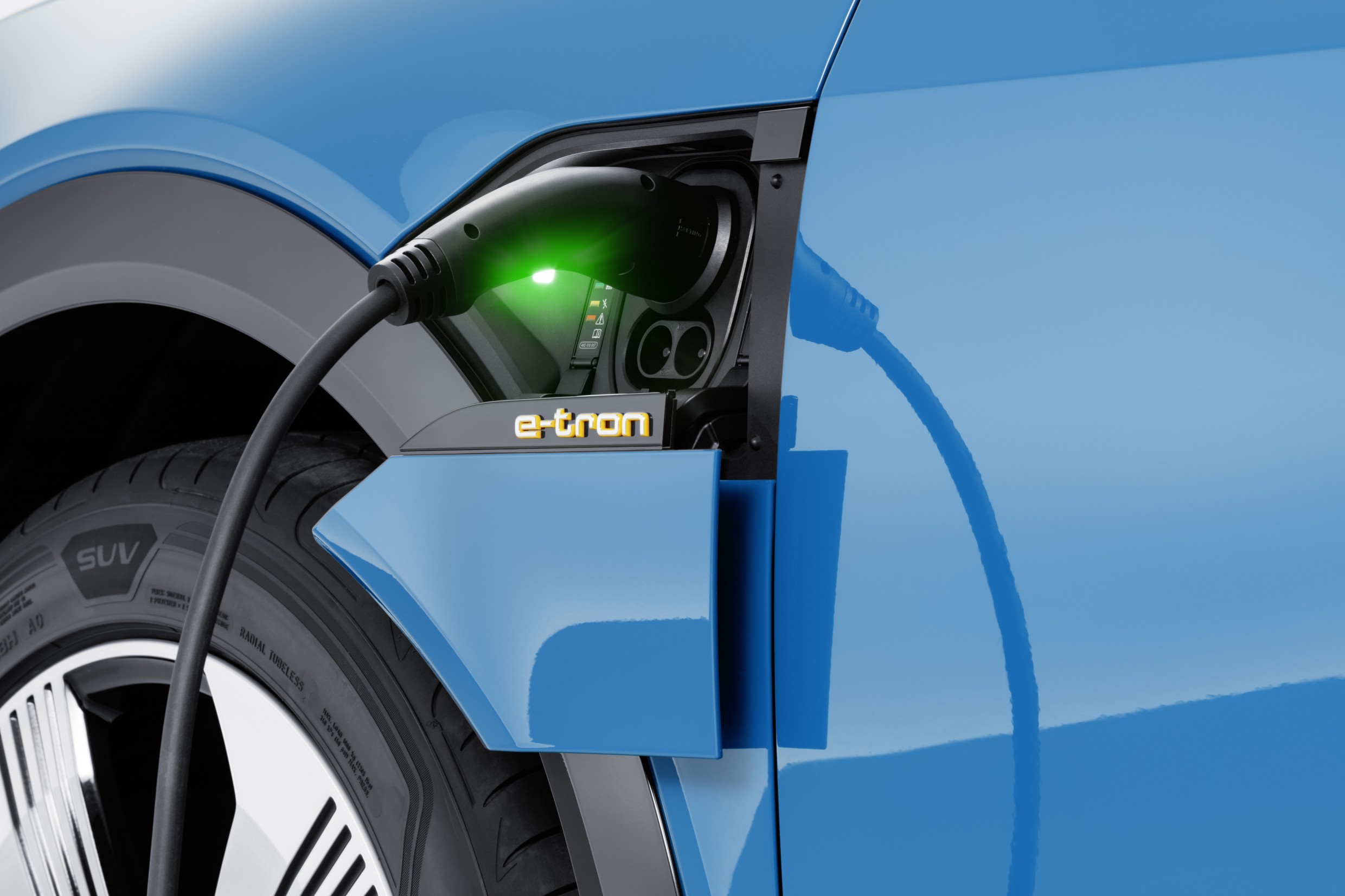 Audi e tron medium 4