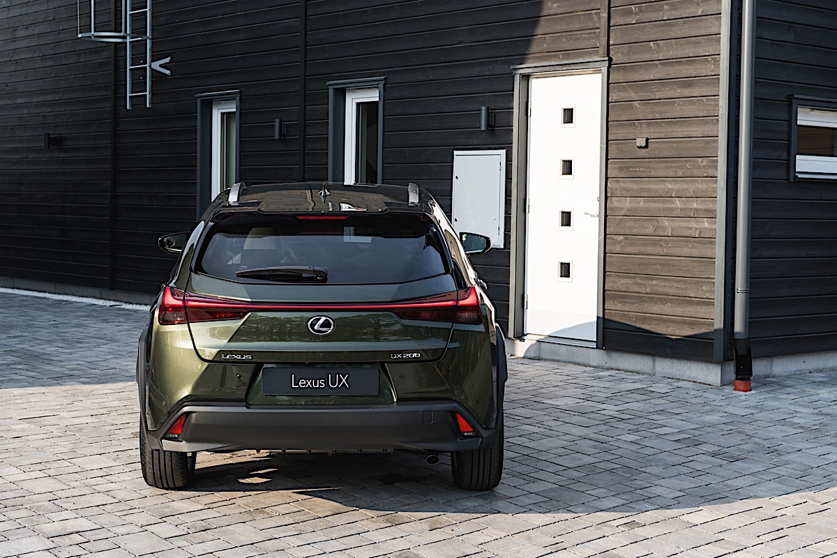 Lexus UX 200 Nori Green Luxury 002 A58F5106DA8A0E89DEEB61E261697F14BD6F34A1
