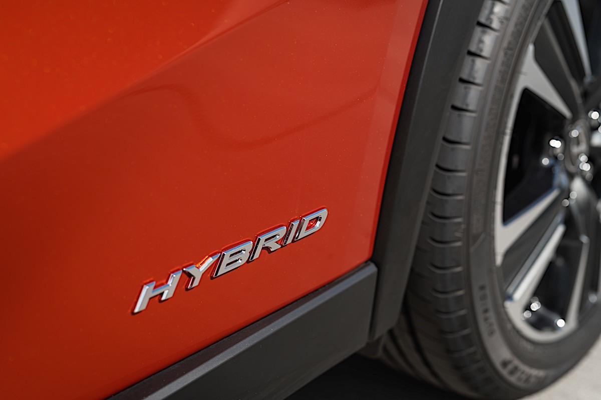 Lexus UX 250h Cadmium Orange 001 7C7F40B9F6A1AFD14ADFFAF6EF18409CB4E40B4D