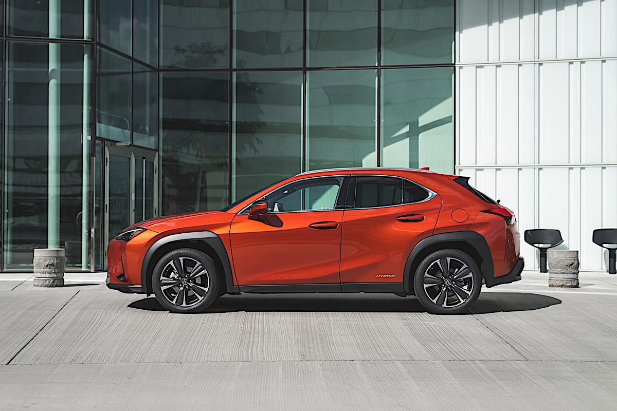 Lexus UX 250h Cadmium Orange 003 81C5060262BEAFE7101EB675B0CD83B038014498