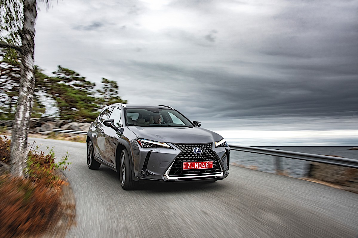 Lexus UX 250h Nebula Gray Pearl F SPORT 004 65B858C8A8807A5CEC981D847C0484966664B215