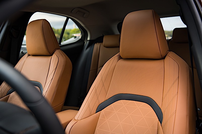 UX Interior Glazed Caramel Luxury 007 9005A1BA443E20AD811901326AFAC4A11373820A 2