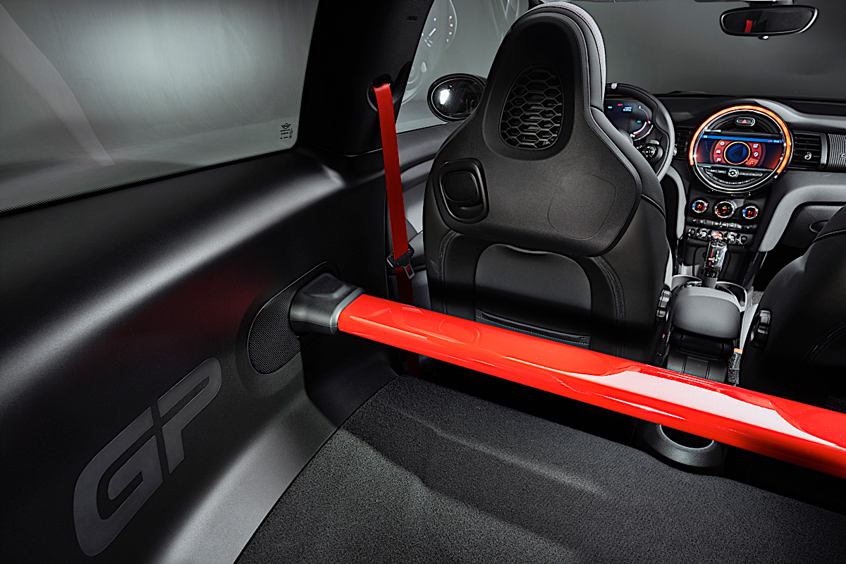P90376684 highRes mini john cooper wor