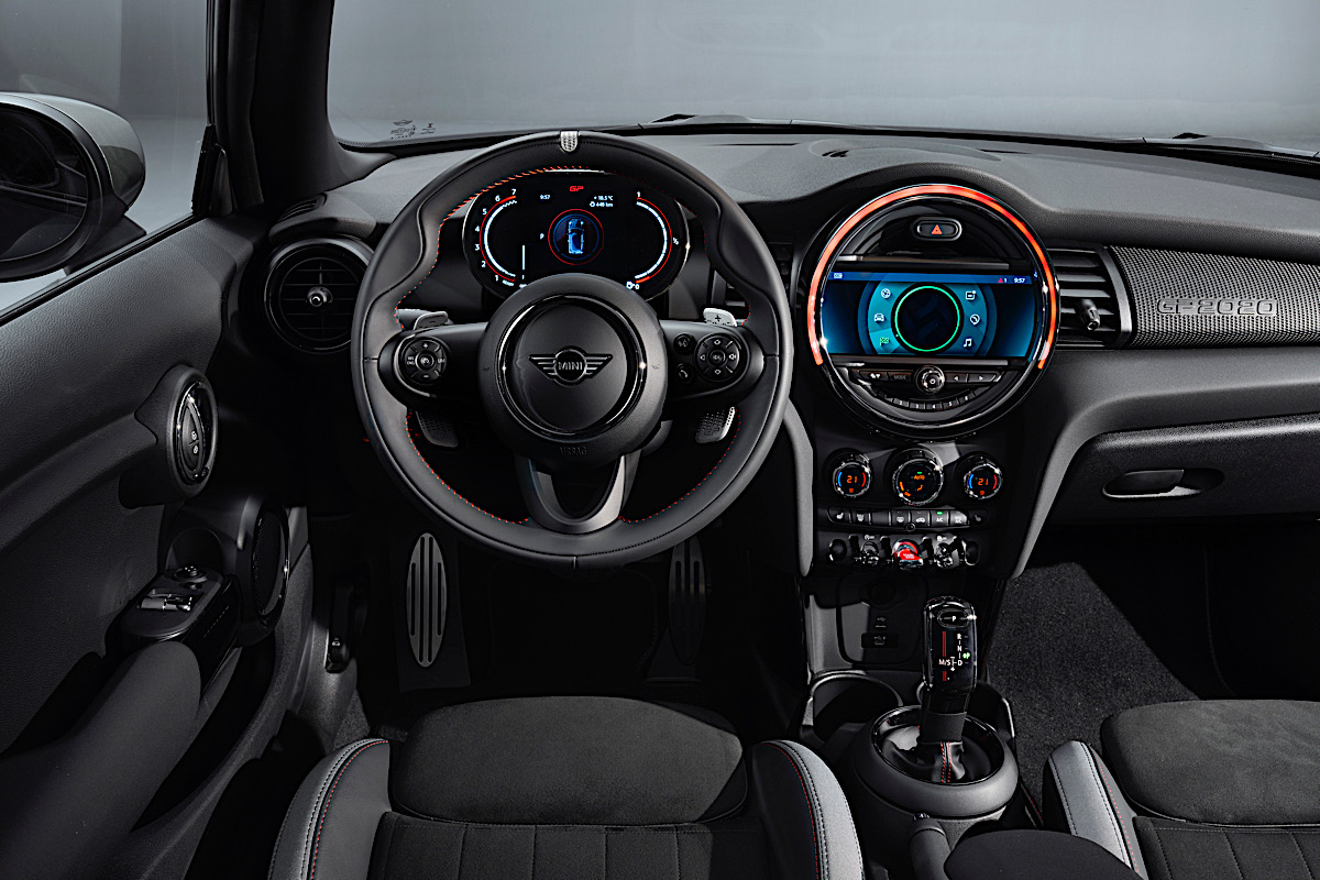 P90376687 highRes mini john cooper wor