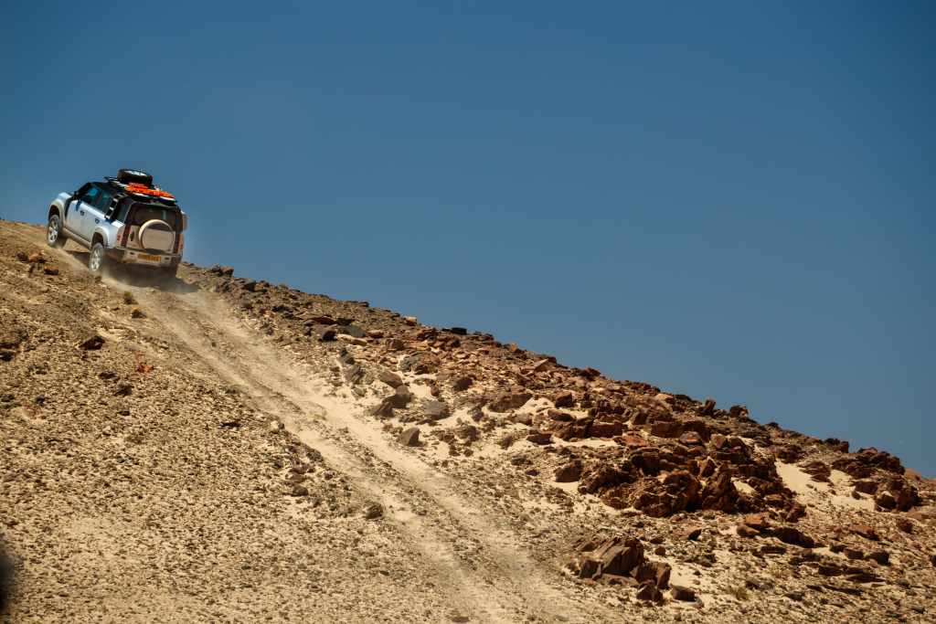 LR DEF 20MY NAMIBIA ROCKY 250320 07