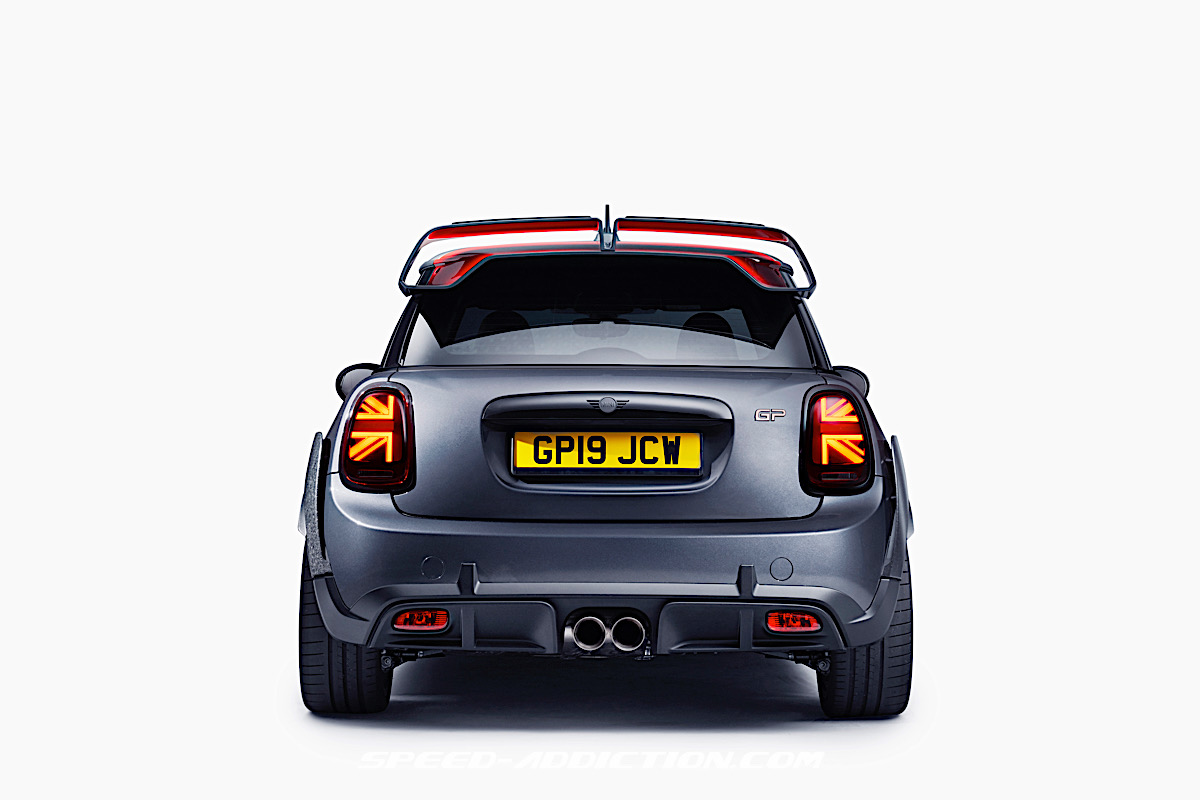 P90376668 highRes mini john cooper wor