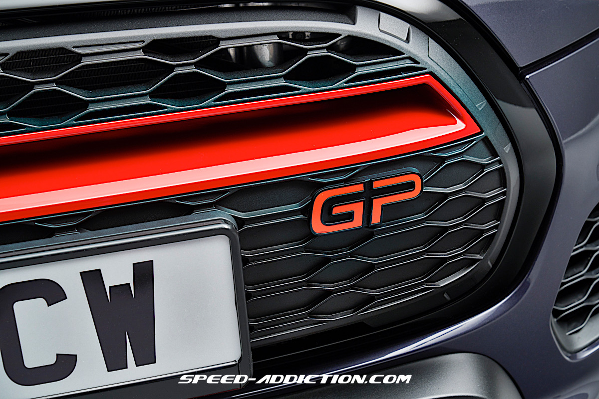 P90376673 highRes mini john cooper wor