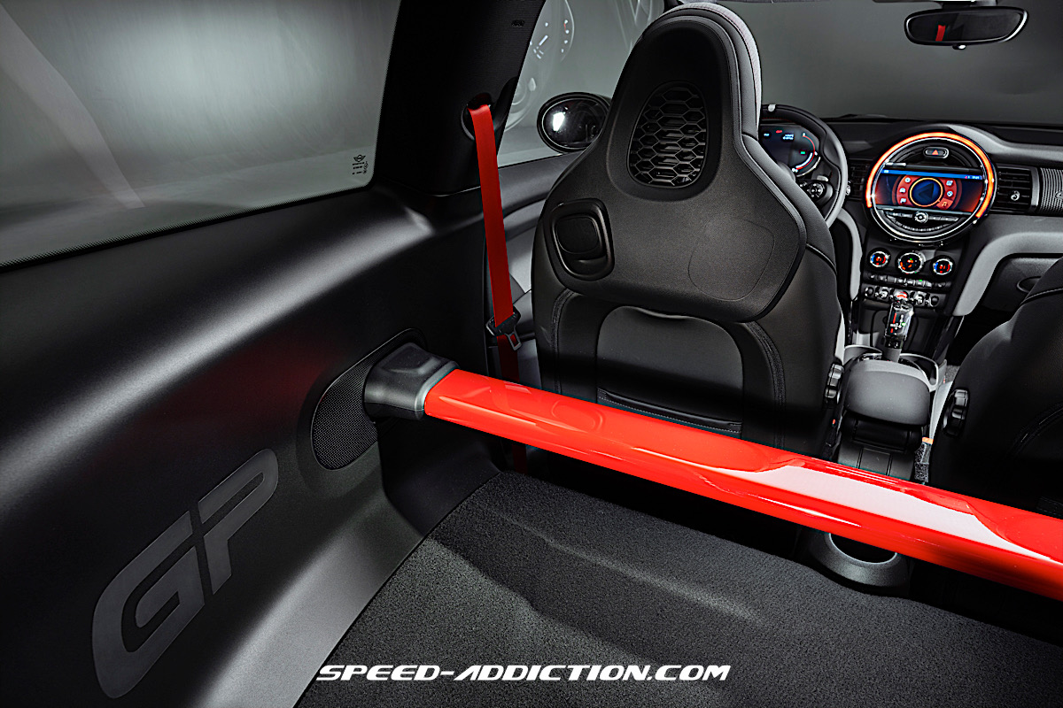 P90376684 highRes mini john cooper wor