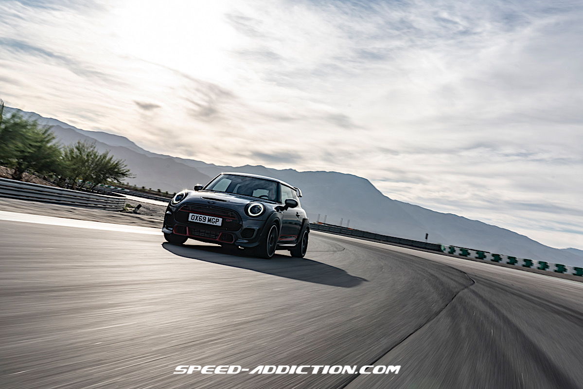 P90377068 highRes mini john cooper wor