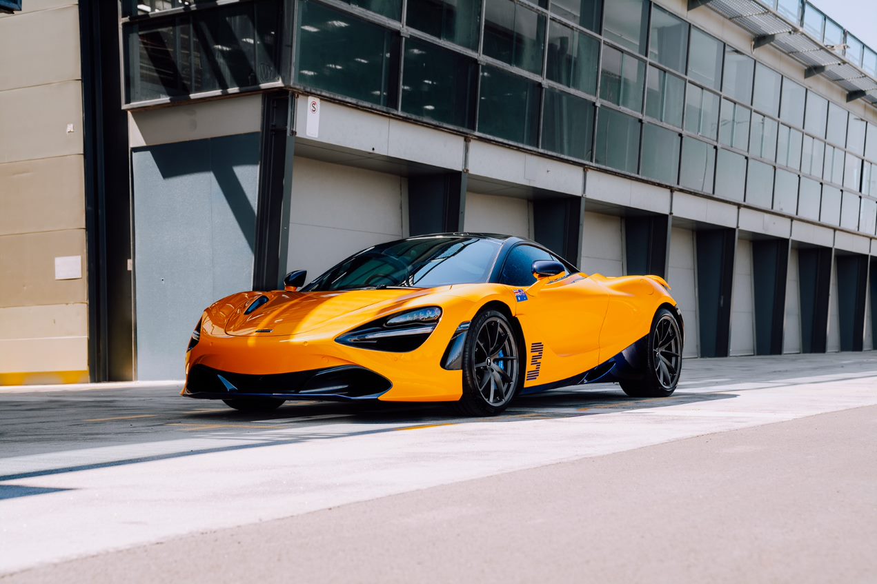 13726 McLarenDanielRicciardoEdition720SfromMSOtakestothestreetsofMelbourne