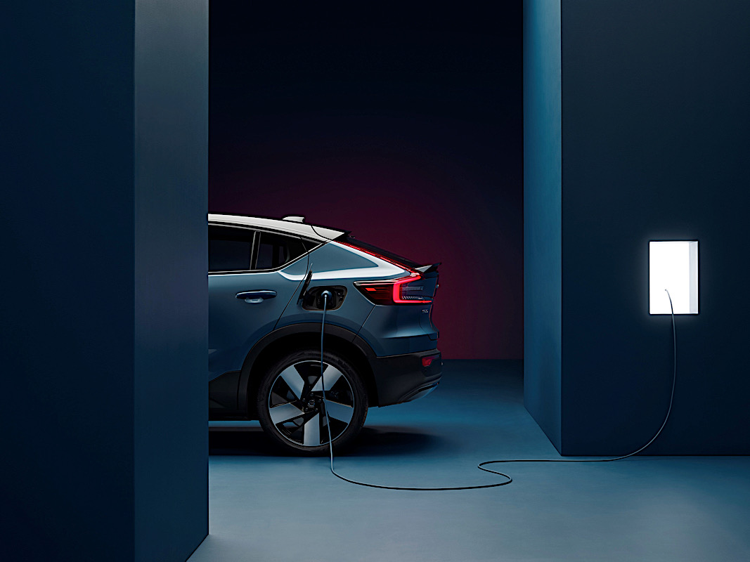 277612 Volvo C40 Recharge Studio