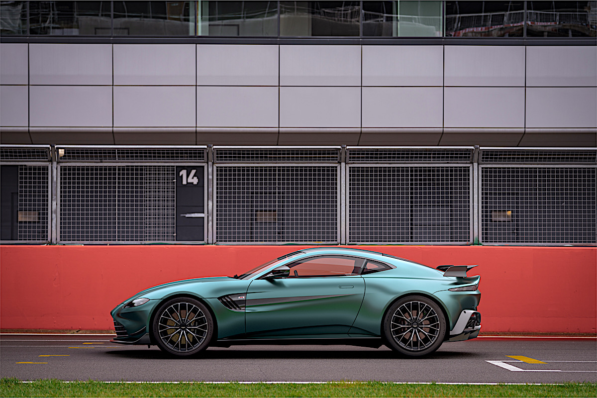 Vantage F1 Edition04