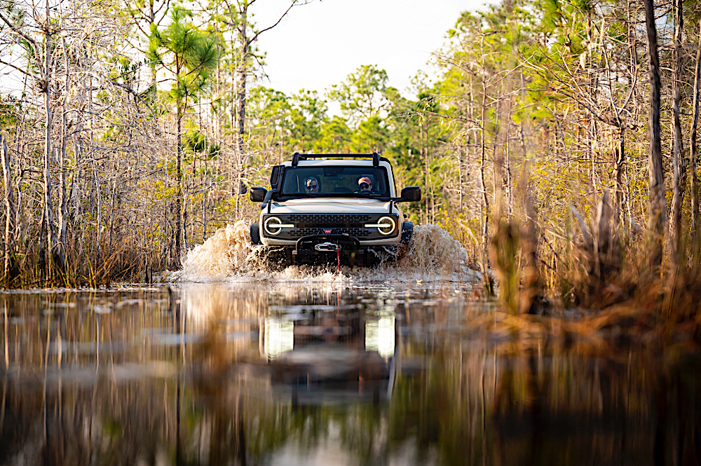 2022 Ford Bronco Everglades Desert Sand 13