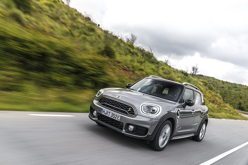 P90257562 highRes mini cooper s e coun