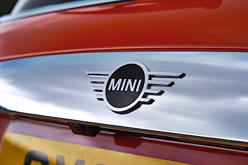 P90289432 highRes mini cooper s 3 door 2