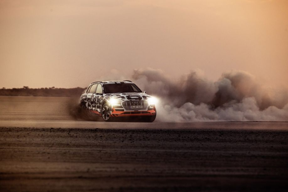 Audi e-tron prototype: dinámica de conducción electrizante