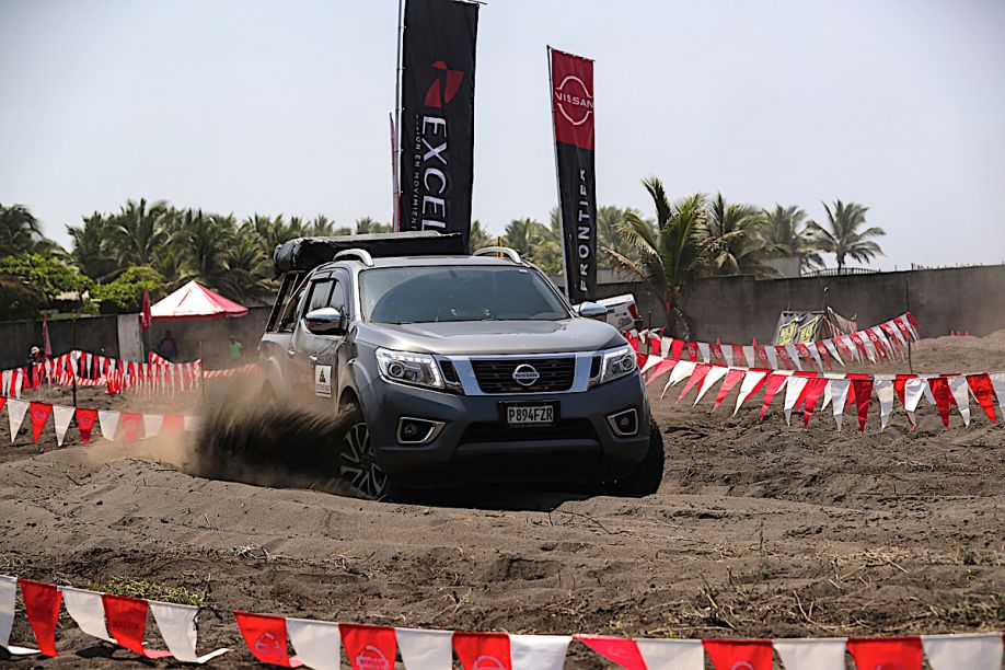 Nissan Frontier domina las playas de Sipacate