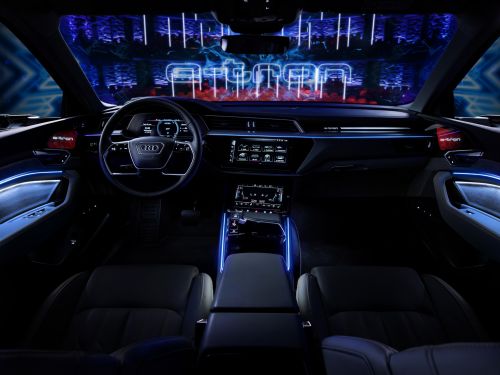 El Audi e-tron prototype solo en un gran escenario