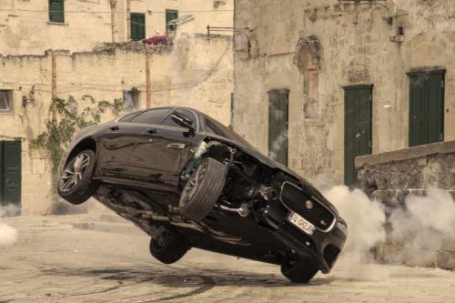 Jaguar XF hace su debut en 007 No Time To Die