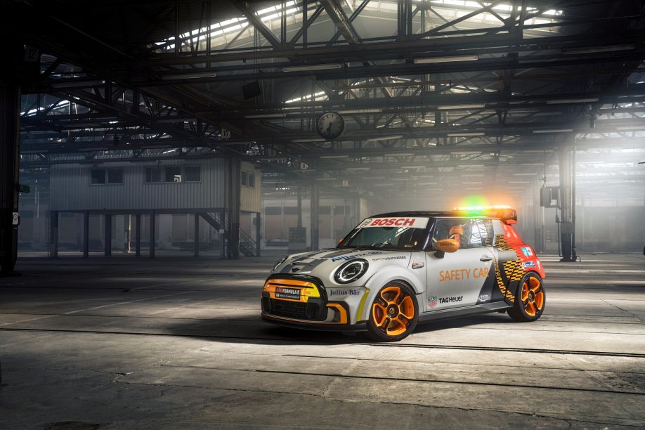 El MINI Electric Pacesetter inspirado en JCW. El primer MINI eléctrico como Safety Car de FIA Fórmula E.