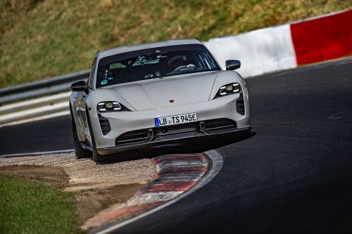 Nuevo récord del Porsche Taycan en Nürburgring