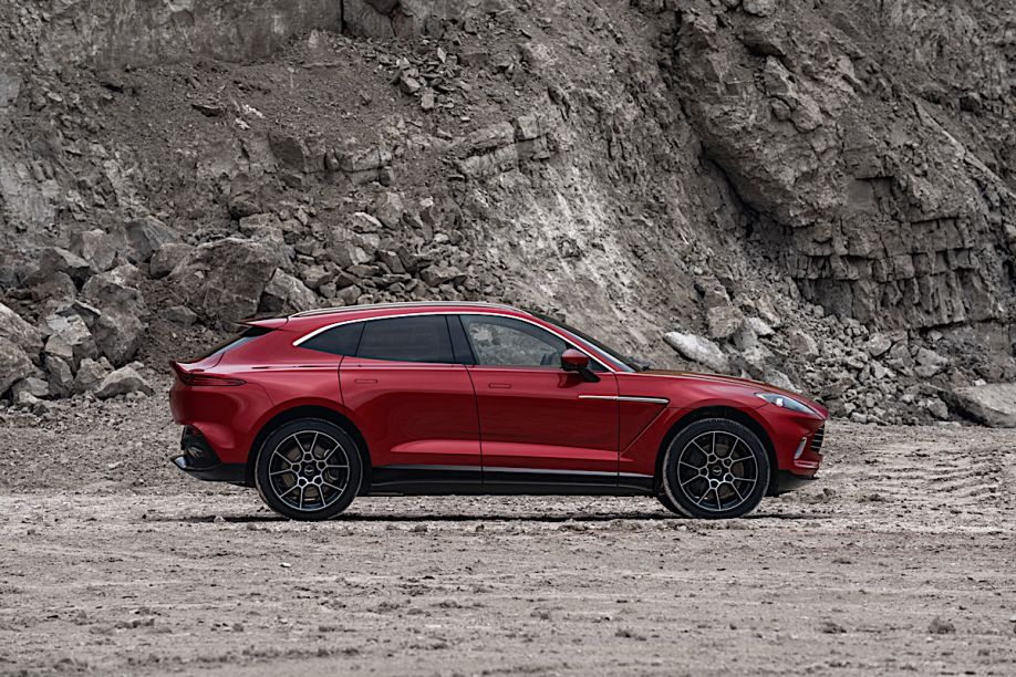 Aston Martin presenta en DBX, primer SUV de su historia de más de 100 años