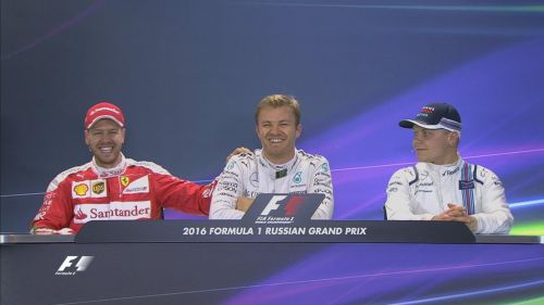 Rosberg consigue la pole en un día complicado para Hamilton
