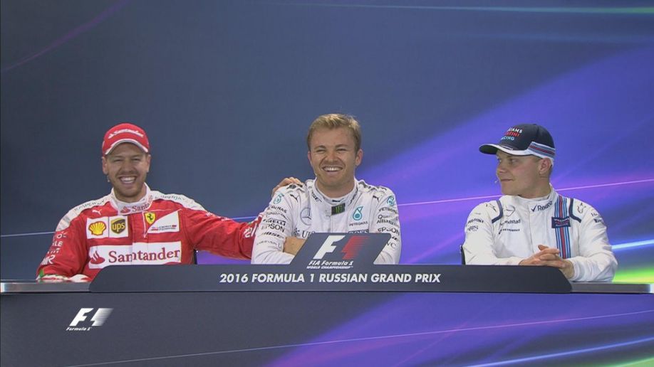 Rosberg consigue la pole en un día complicado para Hamilton