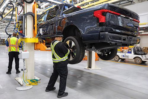 Ford planea duplicar la producción de su exitoso F-150 totalmente eléctrico