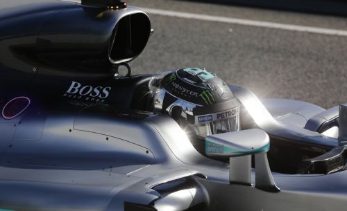 Mercedes disfruta de un buen martes en las pruebas