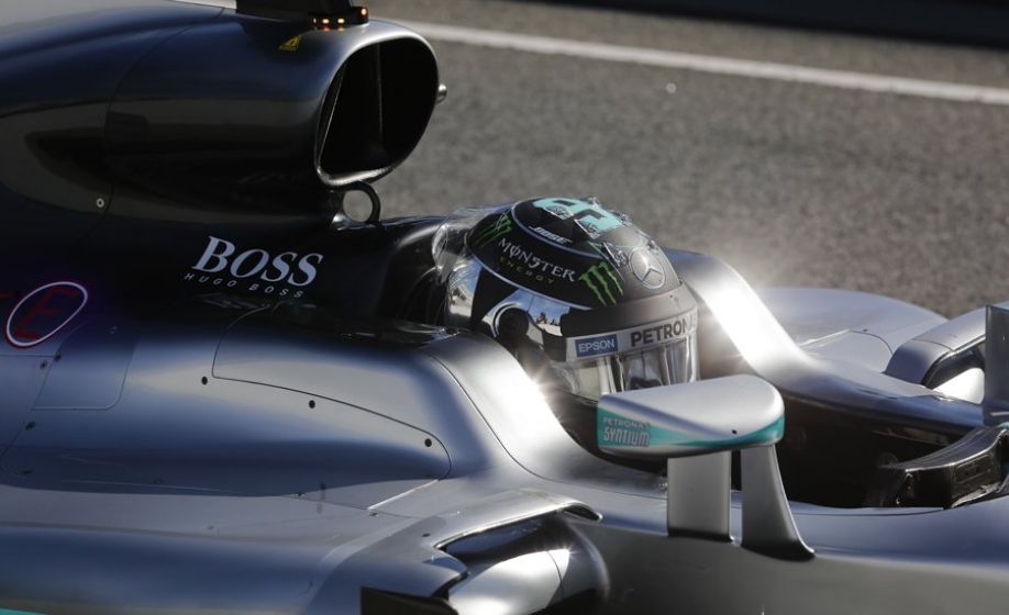 Mercedes disfruta de un buen martes en las pruebas