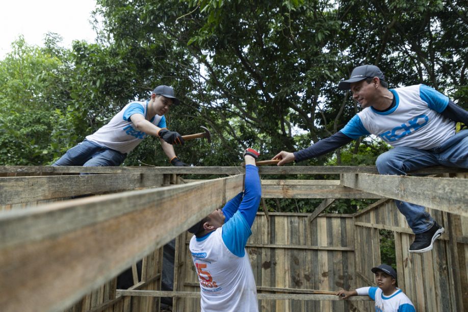 Porsche y Grupo Los Tres realizan donación de viviendas a familias guatemaltecas en colaboración con TECHO