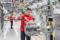 Porsche abre nueva planta para motores de ocho cilindros