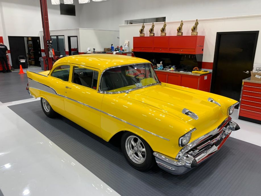 Chevrolet Performance y Motortrend unen fuerzas para electrificar el mítico Chevy de 1957