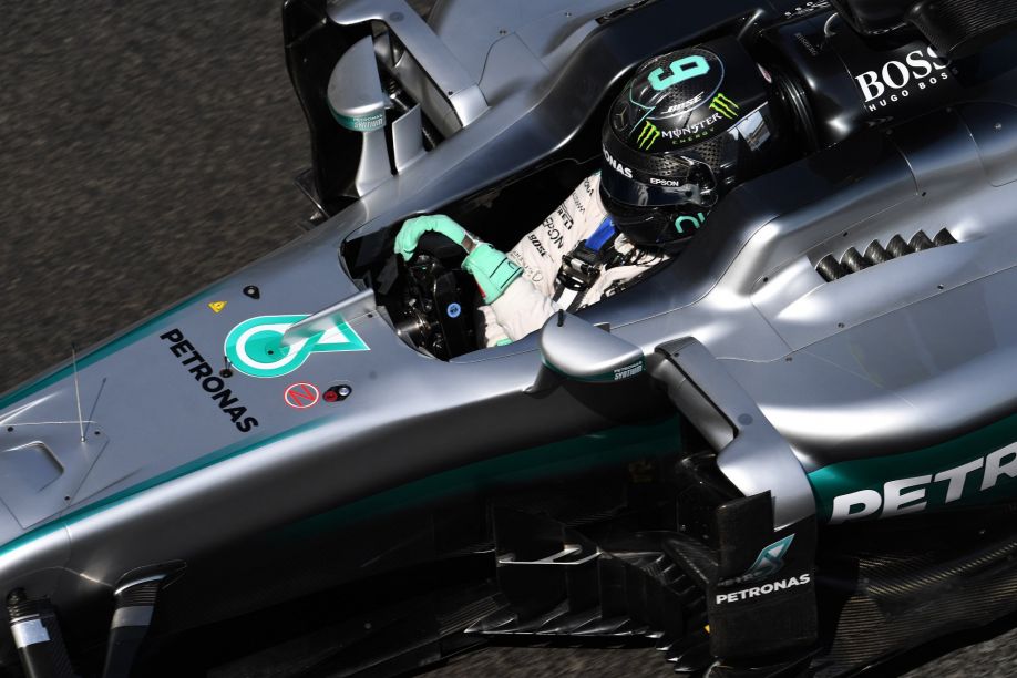 Rosberg con la pole en Bakú. Checo Pérez sorprende