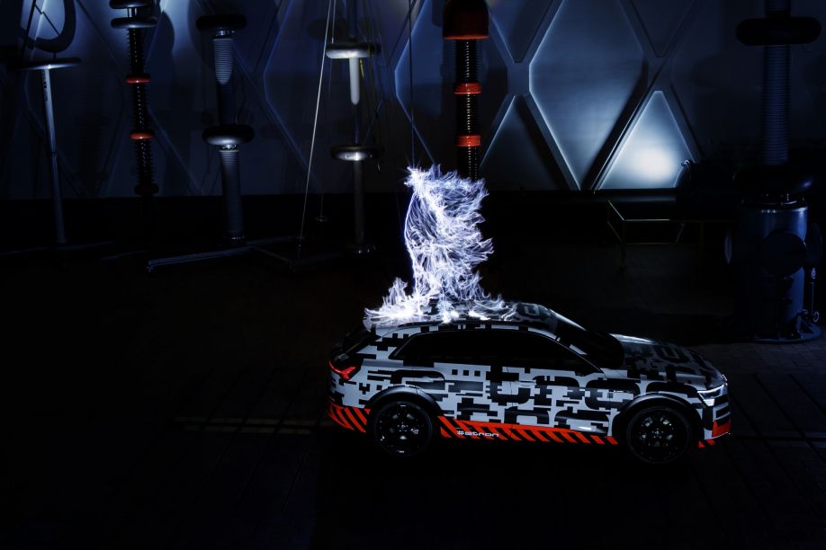 Ultra Alto Voltaje: el Audi e-tron prototype en una jaula de Faraday